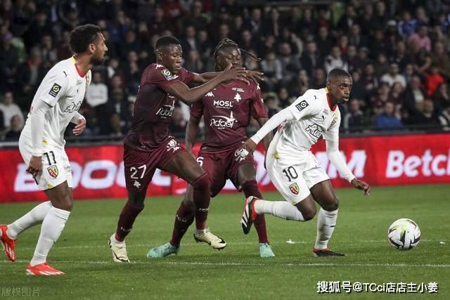 巴萨计划明夏签下哲凯赖什 作为莱万的理想接班人